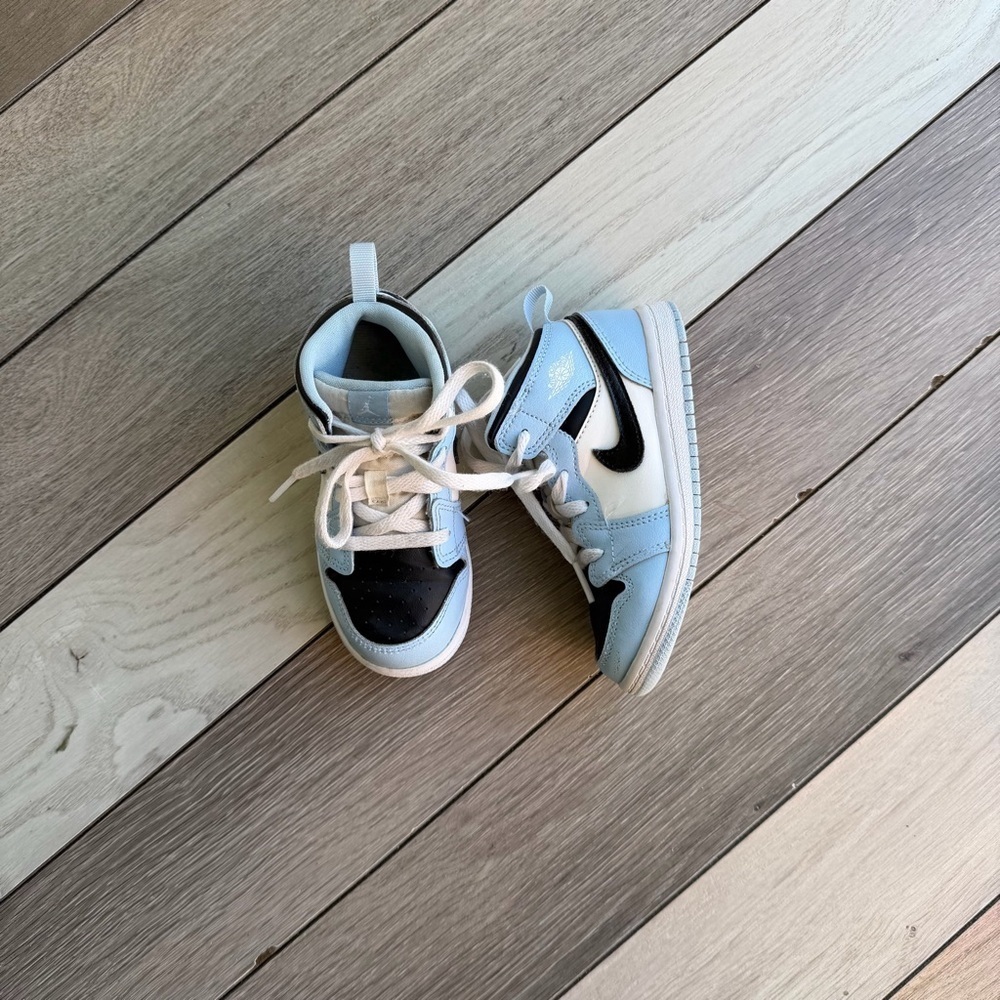 Air Jordan 1 Mid 'Ice Blue' Kids Shoe